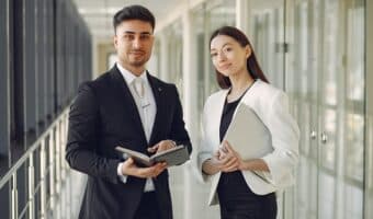 Mengapa Bahasa Inggris Bisnis Penting untuk Karir? Berikut Tipsnya!