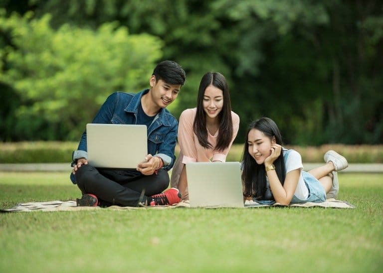 Studi di Luar Negeri? Ikuti 7 Cara Mudah untuk Mendapatkan Teman Baru